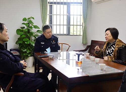 加强党建共建，亲昵警企关系