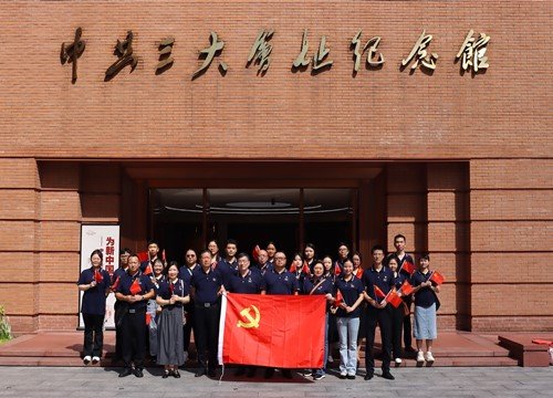 集团党支部赴中共三大会址留想馆发展党日活动